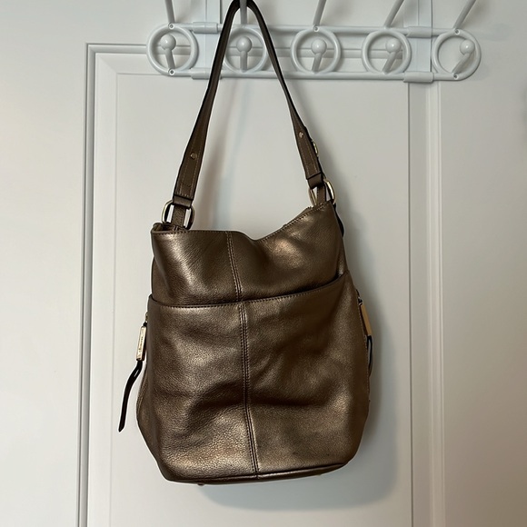 B Makowsky metallic,leather handbag.Goldtone hardware.Gently used - Picture 3 of 5